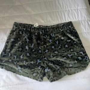 Fuzzy sleep shorts NWT